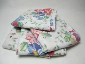 Set of 4 Table Napkins Light Weight Leafy Floral Flower Design White Red Blue - Picture 1 of 4