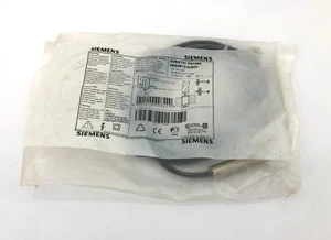 New Siemens 3RG4012-0JB00 Inductive Proximity Switch PXI200 - Picture 1 of 4