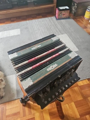 ANTIGUO GEBR. ACORDEÓN LUDWIG - MELODEON PARSIFAL, CAÑAS DE BRONCE DE ACERO   Foto 1 de 4