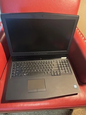 Alienware 17 R4 Intel Core i7-7700HQ @ 2.8GHZ 1TB HDD 16GB RAM For Parts/Repair - Image 1 of 4