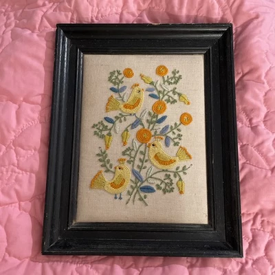 VTG Framed Folk Crewel Embroidery Wall Hanging 12 X 15” Birds Flowers Grannycore - Image 1 of 4
