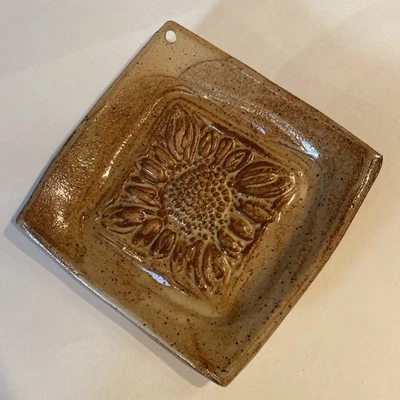 NUEVO Rallador/plato de pasta de ajo de cerámica roja caliente Nuevo México flor marrón Foto 1 de 2