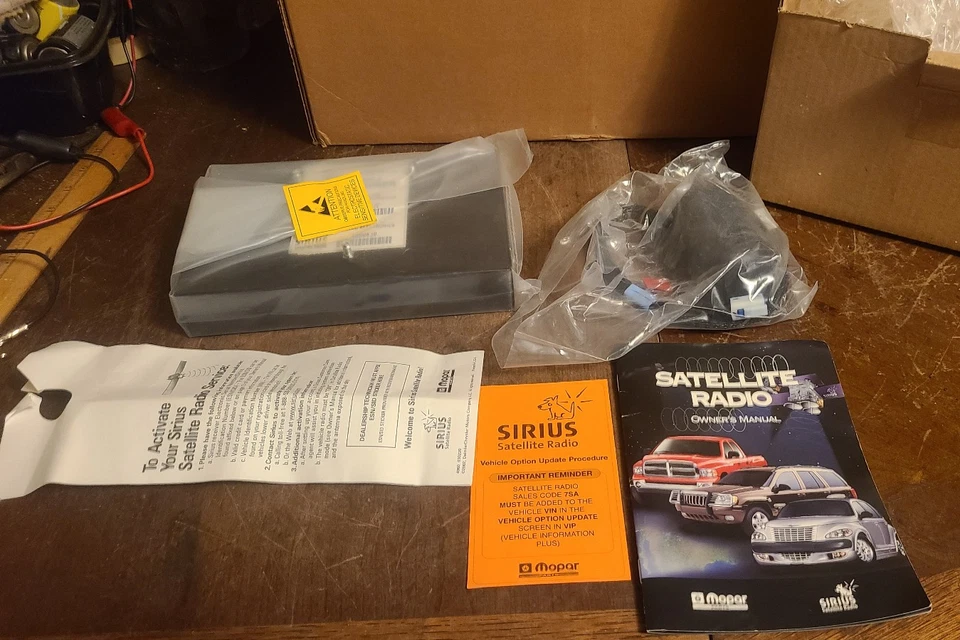 Chrysler 300/Dodge Magnum Mopar Surius 2004-2008 módulo receptor de satélite sin usar, en caja Foto 1 de 4