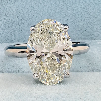 Anillo de compromiso con halo de diamantes creado en laboratorio IGI de corte ovalado de 3,50 quilates | Oro amarillo de 14 quilates Foto 1 de 4