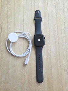 Apple Watch Series SE 2nd gen 40mm CELLULAR , Bluetooth And GPS, unlocked - Photo 1 sur 5