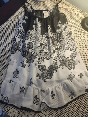 Babydoll de encaje blanco negro In Bloom de Jonquil Chemise floral transparente pequeño Foto 1 de 3