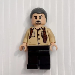 LEGO Jurassic World Minifigure Vic Hoskins JW008 from 75918 Rex Tracker - Picture 1 of 2