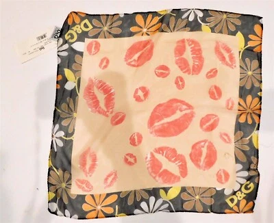 Novo cachecol D&G Dolce & Gabbana Foulands Kisses 100% seda 50 x 50 - Imagem 1 de 3
