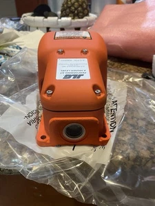 JLG GENUINE PARTS FOOT SWITCH PART # 4360031 - Picture 1 of 14