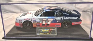Maßstab 1:24 #17 Darrell Waltrip 1996 Chevrolet Monte Carlo Revell - Bild 1 von 5
