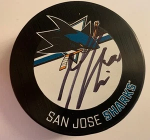 Disco de hockey firmado autografiado por Marc-Edouard Vlasic NHL - San Jose Sharks - Imagen 1 de 6