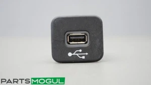 2016-2018 FIAT 500X 334 USB Connector Socket 33170222 735600659 OEM - Picture 1 of 6