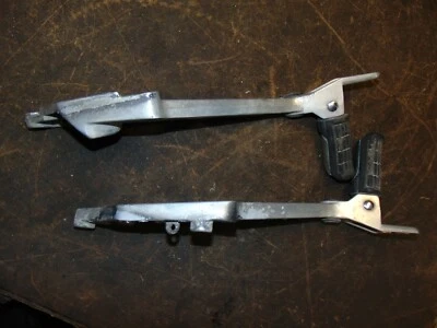 Honda VF750 1983 VF 750 F V45 Interceptor estriberas traseras con soportes Foto 1 de 2