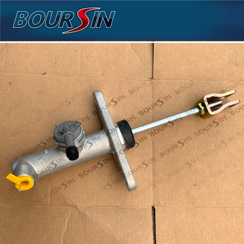 Clutch Master Cylinder For ISUZU NPR HD NQR NRR 1994-2007 3.9L 4.8L 5.2L Diesel - Image 1 of 1