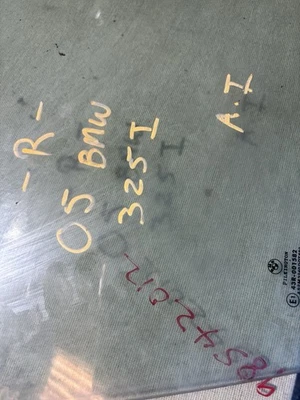 05 BMW 325 Left Door Glass - Image 1 of 2