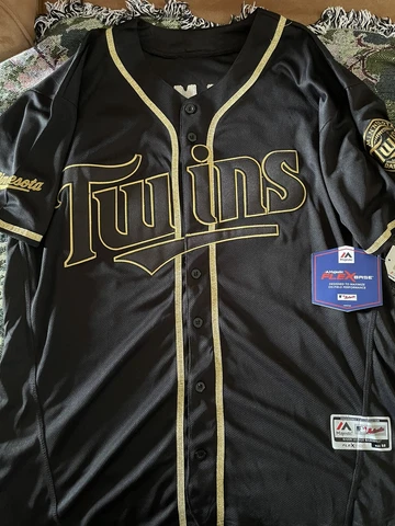 Miquel Sano Twins NWT Size 52 XL Black And Gold Majestic Cover