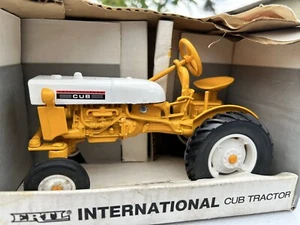 Toy Ertl International Cub Tractor 1964-1976 Special Ed. Diecast 1:16 Model 653 - Picture 1 of 6