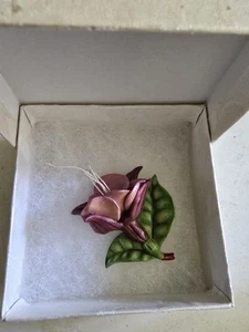 RESIN FUSHIA FLOWER BROOCH HANDCRAFTED IN ENGLAND NEVER WORN FREE SHIP - Picture 1 of 1