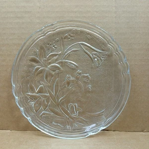 PLATO DE ENSALADA TRANSPARENTE CON BORDE FESTONEADO ESTAMPADO FLORAL EN RELIEVE 7 pulgadas  - Imagen 1 de 5