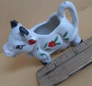 Crema de vaca vintage flores pintadas a mano hechas en Japón, 2,5" x 2"  - Imagen 1 de 7