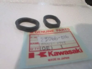 NOS Kawasaki   KZ550 KZ650 KZ900 Z1 KZ1000  Rubber Damper Qly 2 23066-016 - Bild 1 von 3