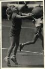 1984 Press Photo Wendy Lane plays Basketball at Sconondoa Park in Oneida