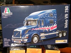 KIT VOLVO VN780 TRACTEUR 1990 ITALERI 1/24 Réf 3892