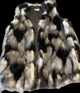 Decree Women's Faux Fur Vest Size M Black Grey - Picture 1 of 12