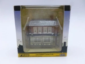 Graham Farish N 42-206 Scenecraft Resin Low Relief Railway Tavern Corner Pub - Picture 1 of 10