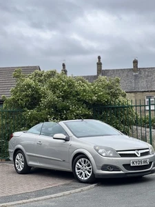 Vauxhall Astra Sport Twin Top Convertable Petrol in immaculate condition - Picture 1 of 13