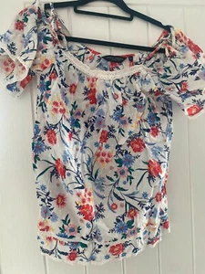 Linen and light floral top - Picture 1 of 3