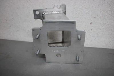 2013 2017 NISSAN PATHFINDER LEFT SIDE FRONT FENDER BRACKET - Image 1 of 4