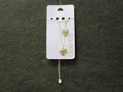 Collar Claire's 3 Corazones Hermanas Tono Plata NUEVO en TARJETA, Mejores Amigos Foto 1 de 3
