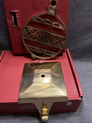 Medias de Navidad de latón Eddie Bauer adorno en caja Foto 1 de 4