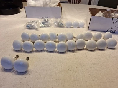 Ceramic Kitchen Door/drawer Knobs, Job Lot - Image 1 of 4