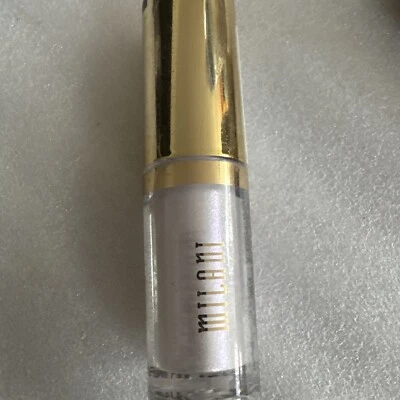 Milani 18oz 03 Luces radiantes Luces hipnóticas Topper de ojos con un acabado brillante Foto 1 de 3