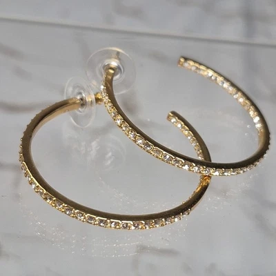 Pendientes Givenchy Pavé 1.5" Chapados en Oro Amarillo Aro Mediano Poste Perforado  Foto 1 de 4