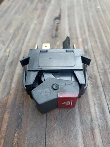 Porsche 924 Schalter der Warnblinkanlage  477953235 Warnblinker - Bild 1 von 4