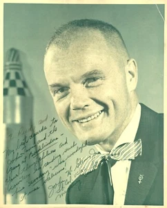 Vintage John Glenn Signed Photo - Picture 1 of 2