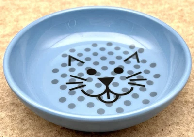 Plato de comida para gatos Ecoware de plástico duro pequeño azul Van Ness plásticos sin fondo antideslizante Foto 1 de 4