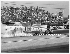 FOTOGRAFÍA DIVERTIDA DE CARRERAS DE RESISTENCIA BRUCE LARSON EE. UU.-1 CORVETTE NITRO NHRA - Imagen 1 de 1