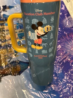 Taza vaso de corcho miembro del club de vacaciones DVC Disney Parks Resorts 2025 💥 Foto 1 de 2