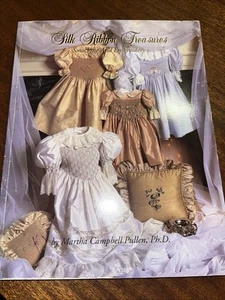 Silk Ribbon Treasures : Smocking and Embroidery Paperback Martha Pullen *Signed - Foto 1 di 2