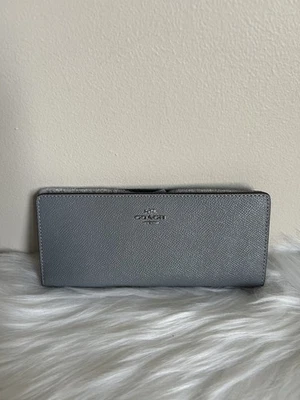 Cartera Coach delgada de cuero granulado cruzado plateada/gris granito nueva con etiquetas Foto 1 de 4