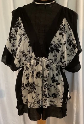 Love Stitch Black & White Floral Peekaboo Shoulders Boho Top sz M Cottage NEW - Image 1 of 4