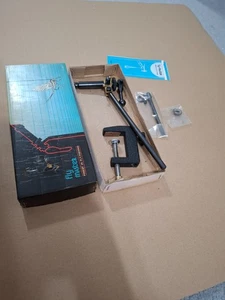 Angelzubehör Fliegenfischen Fliegenbindestock mit Tischklemme - Bild 1 von 16