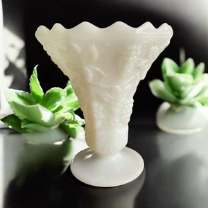 Anchor Hocking Milk Glass Flared Ruffled Vase 6.5" Grapevine Pattern Vintage - Picture 1 of 6