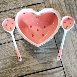 Noodle Mixing Bowl Strawberry Heart Themed w/ 2 Spoons - Picture 1 of 5