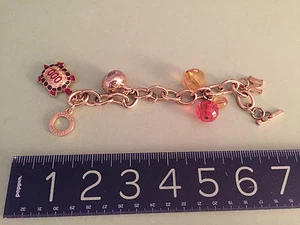 PULSERA MISSONI CHARM CON DIJES DE TORTUGA Y MÁS - Imagen 1 de 5