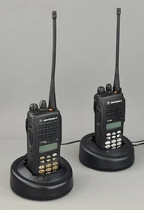 2x Motorola GP380 (GP340) 16-kanałowe radio VHF Walkie-Talkie - z ładowarkami - Zdjęcie 1 z 8